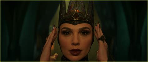 SNOW WHITE Leaked Trailer Features Gal Gadots Evil Queen。